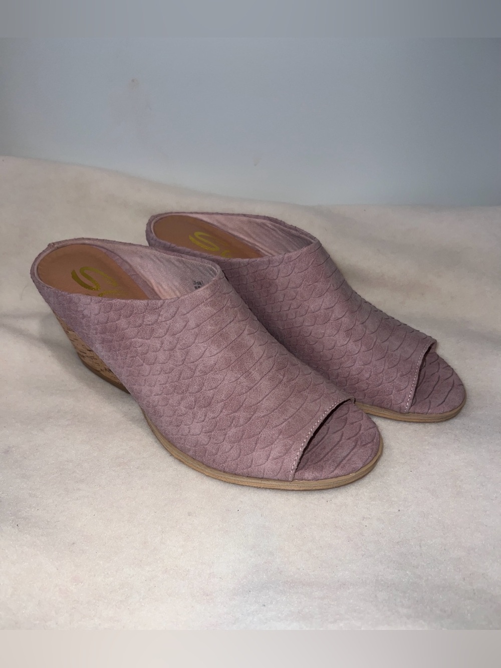 Sbicca Women’s Suede Peep-Toe Wedge Mules in Dusty Rose Size 7 NWOB